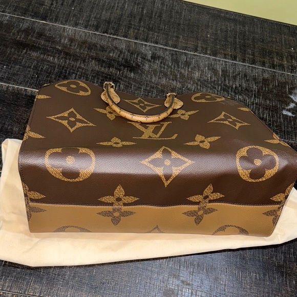 Louis Vuitton OnTheGo GM Brown and Gold Monogram Tote - Picture 7 of 14